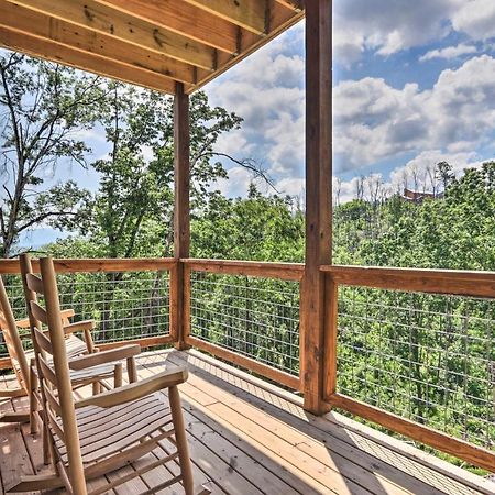 Modern Cabin With Hot Tub And Game Room In Gatlinburg! Екстериор снимка