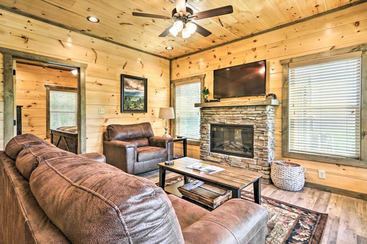 Modern Cabin With Hot Tub And Game Room In Gatlinburg! Екстериор снимка