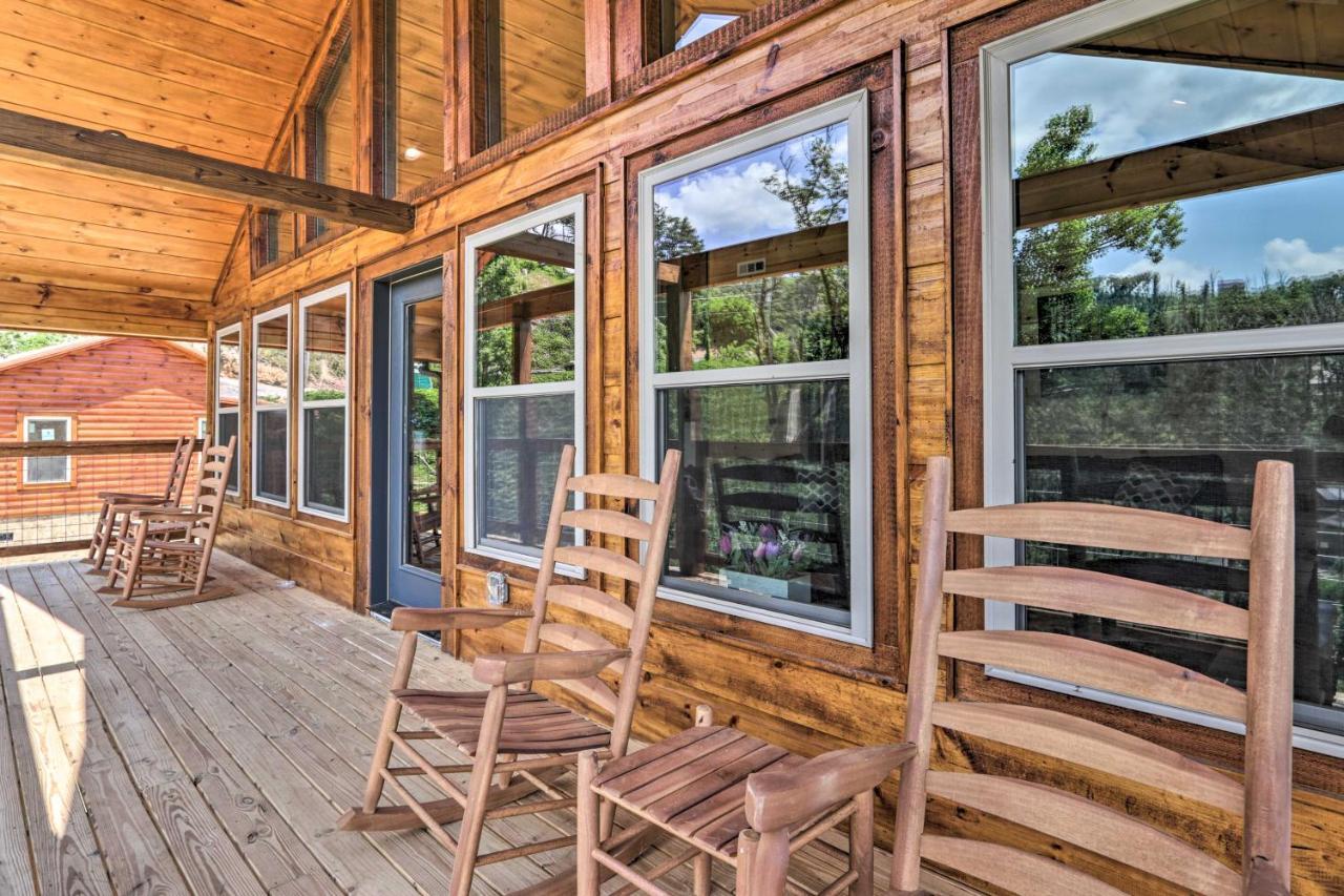 Modern Cabin With Hot Tub And Game Room In Gatlinburg! Екстериор снимка