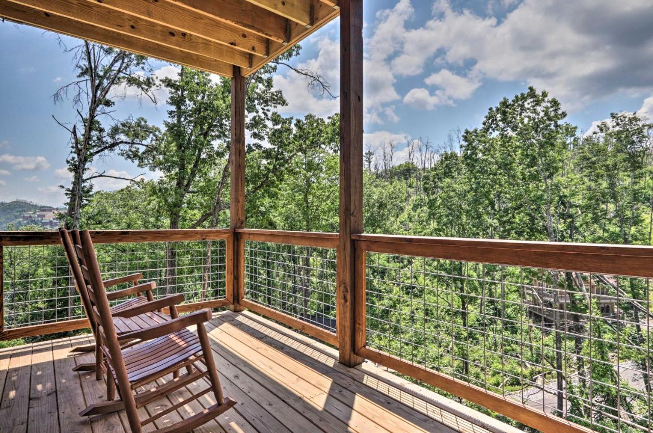 Modern Cabin With Hot Tub And Game Room In Gatlinburg! Екстериор снимка